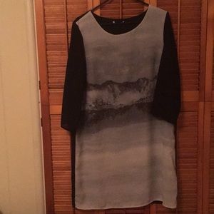 Mid length slip-like dress with graphic design